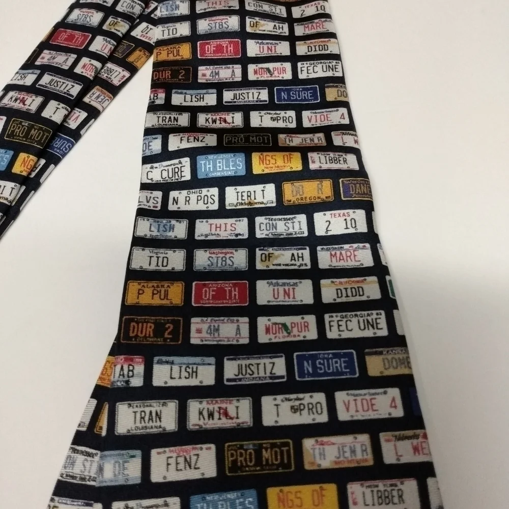 License Plate Men's Silk Tie, fun print, multi color, made in USA,  pre-owned.